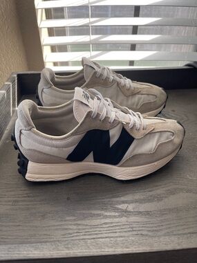 New Balance 327 Men's Sea Salt/Navy Men’s size 8.5 Women’s 10 Worn